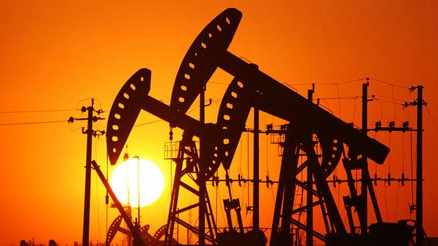 沙特主动大幅减产 原油市场收盘上涨